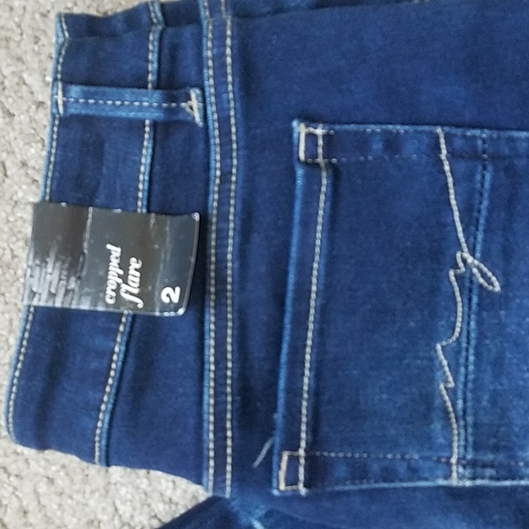 Women's New York & Company Soho Cropped Flare Jeans, Size 2, NWT, Raw Frayed Hem - Picture 2 of 11